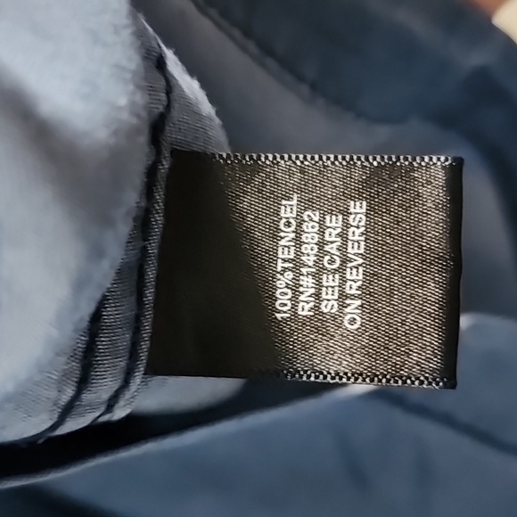 🆕️Torrid Button Up Chambray - Picture 4 of 9